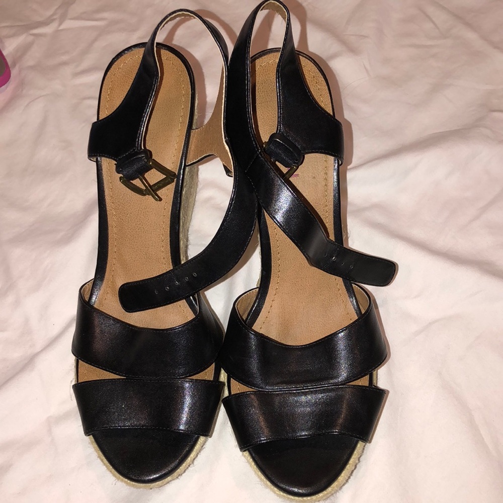 Black Wedges
